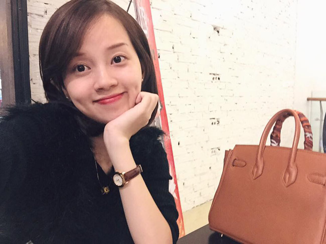 Tuy vậy, sau 6 tháng gắn bó, cặp đôi hot girl - cầu thủ đã chia tay vì lý do &#34;duyên mỏng&#34;.&nbsp;