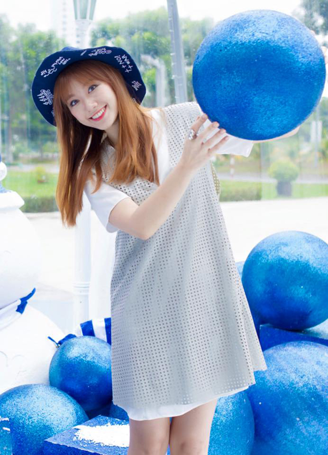 Ngoài ca hát, Hari won còn rất có duyên với điện ảnh. Cô nàng từng tham gia nhiều bộ phim như “Chàng trai năm ấy”, “Ma dai”, “49 ngày”, “Em là bà nội của anh”… và gần đây nhất là bộ phim đóng chung với tình mới Trấn Thành “Bệnh viện ma”.