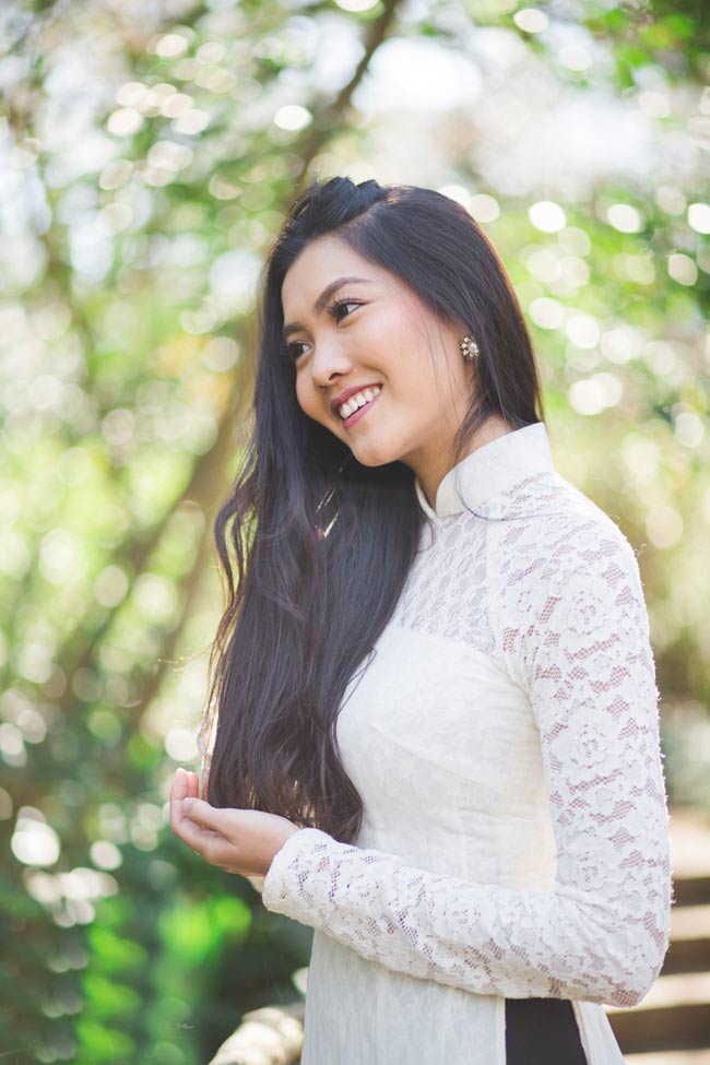 Vũ Nam Phương xinh đẹp trong tài áo dài truyền thống.&nbsp;