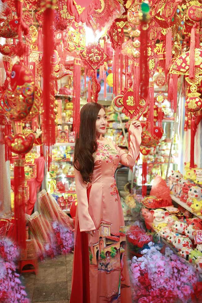 Cô thường&nbsp;được nhắc đến danh xưng &#34;người tình âm nhạc&#34; của ca sĩ Khánh Phương vì từng tham gia nhiều MV ca nhạc của anh.&nbsp;