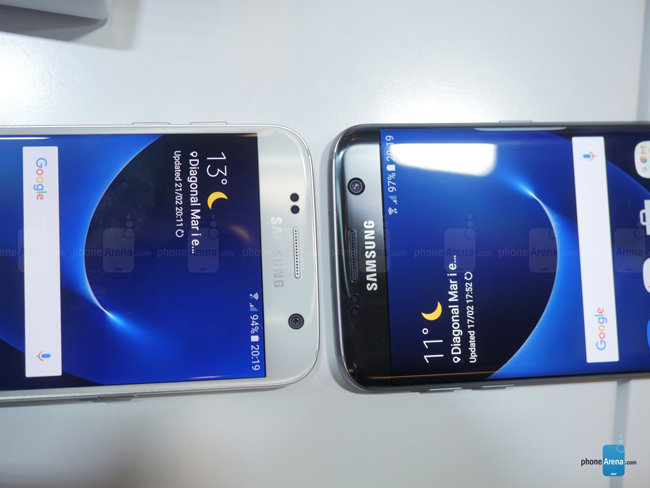 Camera trước của hai thiết bị đều là 5MP