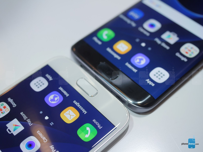 Galaxy S7 và S7 Edge có sẵn hai tùy chọn chipset là Snapdragon 820 hoặc Exynos 8890 của Samsung. Được biết, chipset mới mạnh hơn 30% so với thế hệ trước, trong khi GPU mạnh hơn 60%.