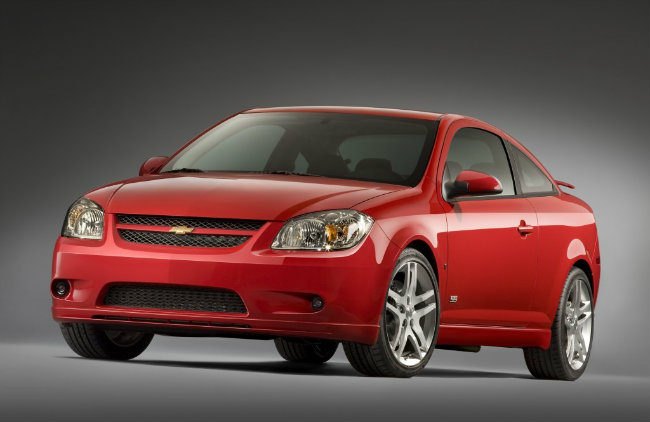 9. Chevrolet Cobalt - theo GM thống kê đã gây ra các vụ tai nạn khiến 90 chết, 160 người bị thương.