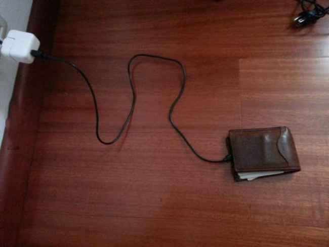 Cứ khi nào ví hết tiền lại mang ra sạc nhé.