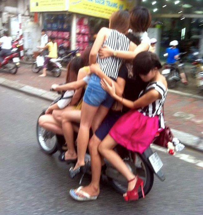 Chị em mình là một gia đình.