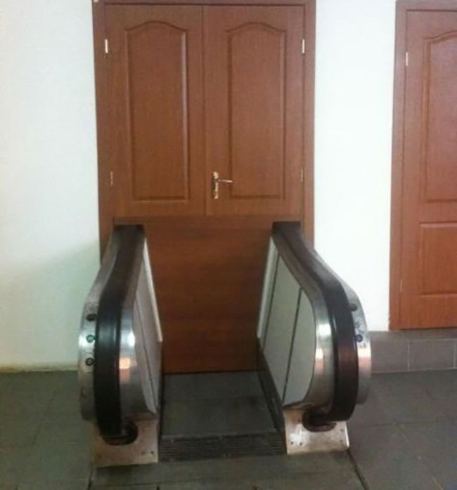Làm thang cuốn vào tận phòng riêng.