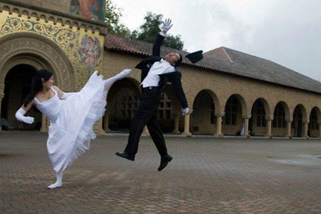 Dạy con từ thuở còn thơ, dạy chồng từ lúc bơ vơ mới về.