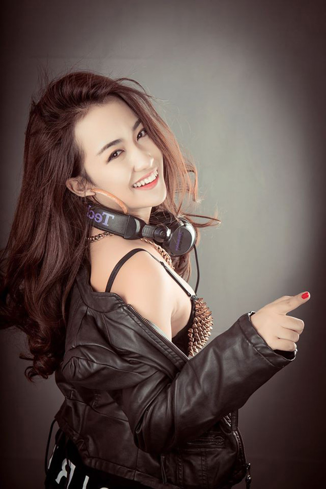 Để giảm cân, DJ Trang Moon thừa nhận, có những lúc, cô chỉ uống mỗi nước và sữa.&nbsp;