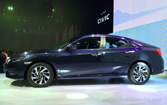 Theo Pitak Pruittisarikorn - Chánh văn phòng Honda Automobile tại Thái Lan cho biết, Honda Civic 2016 sẽ tiếp tục là điểm nhấn của gia đình Civic tại thị trường Thái Lan và trên thế giới. Chỉ sau 6 tháng ra mắt ở triển lãm xe Bắc Mỹ, đến nay Civic 2016 đã giành được 6 giải thưởng cao cấp về xe, trong đó có giải xe của năm 2016 cho Bắc Mỹ.