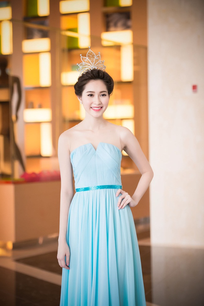 Xanh pastel là gam màu khá phù hợp với những người có làn da trắng như hoa hậu Đặng Thu Thảo