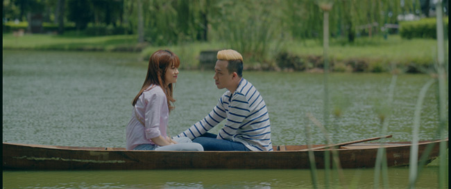 Trong phim điện ảnh mới nhất của mình có tên gọi Chờ em đến ngày mai, Trấn Thành may mắn khi có được đến hai cô gái cùng yêu mình.