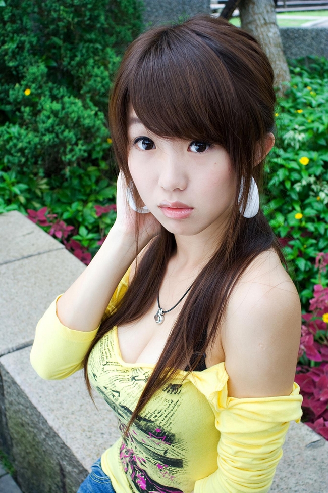 Năm 2014, Quách Thư Dao được xếp ở vị trí thứ 4 trong danh sách những mỹ nhân có vòng một đẹp nhất Đài Loan.