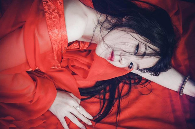 Ngoài ra, cô còn là mẫu ảnh được nhiều thương hiệu thời trang &#34;chọn mặt gửi vàng&#34;.&nbsp;