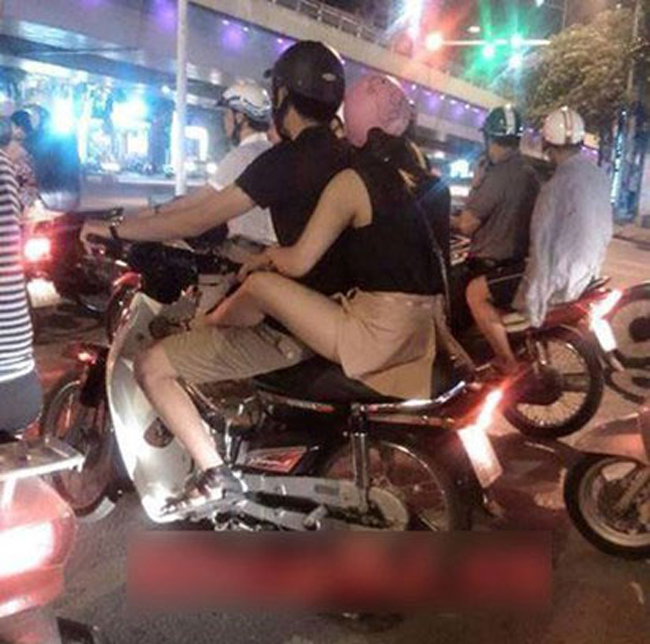 Mỏi chân thì &#34;gác&#34; có tí thôi mà.