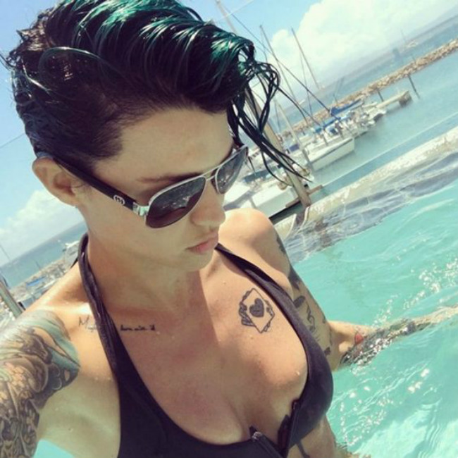 Vẻ gợi cảm của DJ Ruby Rose.
