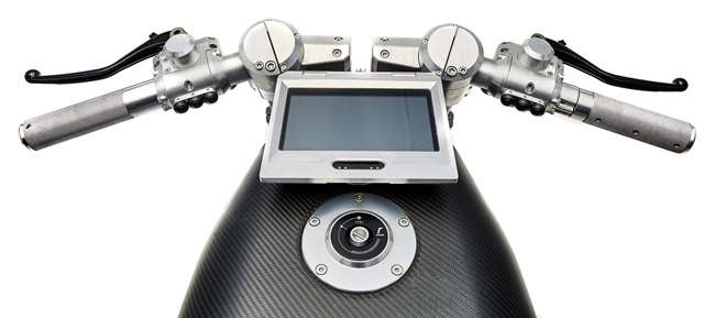 Màn hình LCD kiêm luôn chức năng điều khiển và camera chiếu hậu