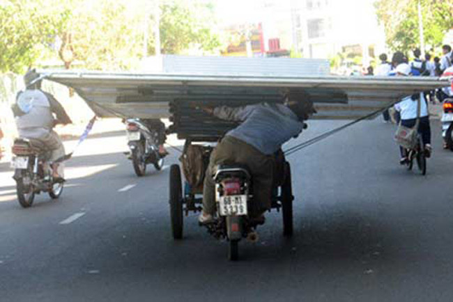 Đường này là của ta tránh ra cho ta đi nhé.