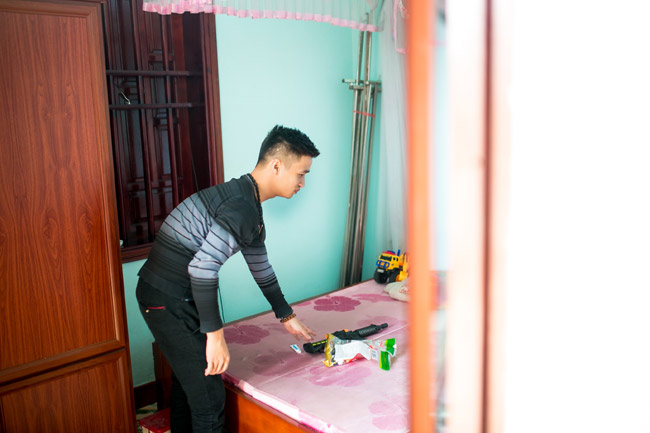 Tự mình dọn dẹp phòng ngủ.&nbsp;