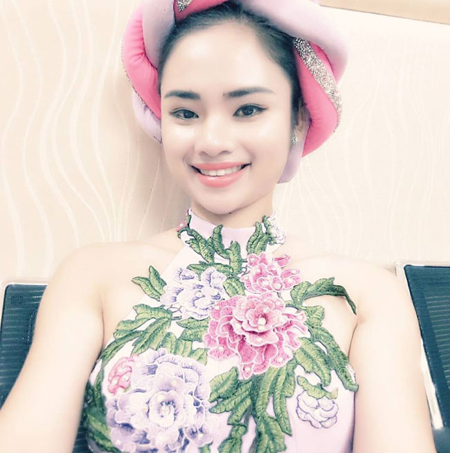 Điều Phương Chi thấy thích thú nhất là được gặp mặt và &#34;selfie&#34; cùng các danh hài nổi tiếng.&nbsp;