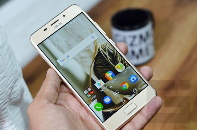 Máy sở hữu màn hình 5.2-inch độ phân giải HD &#40;1280 x 720 pixels&#41;, kính 2.5D