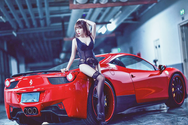 Như thiêu đốt mọi ánh nhìn