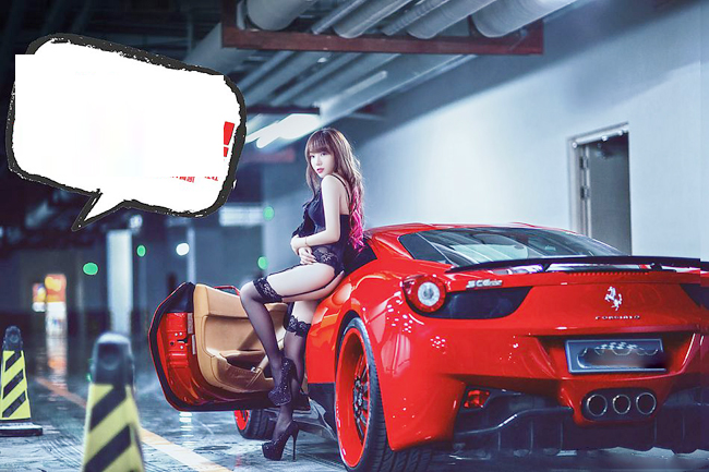 Siêu xe Ferrari cáu cạnh cũng chỉ làm nền cho vẻ đẹp sexy của chân dài tỏa sáng.