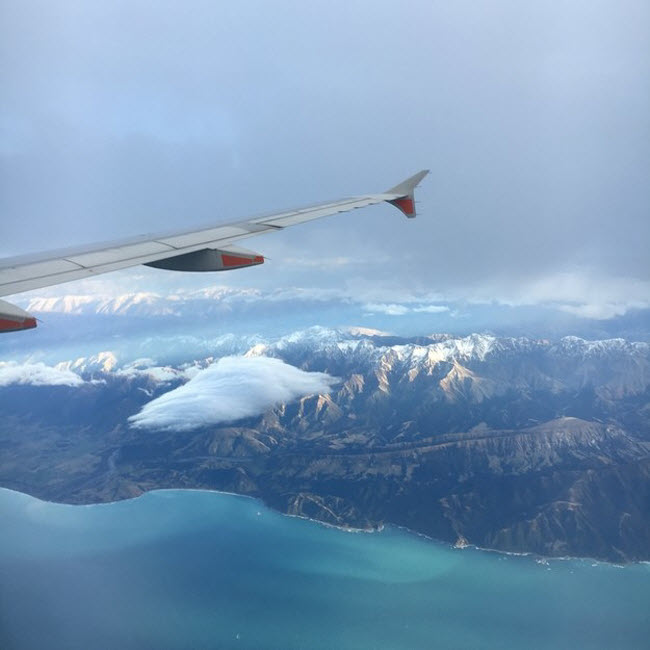 Những dãy núi hùng vĩ nằm sát biển ở New Zealand.