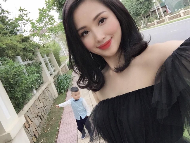 Từ khi lập gia đình, hot girl 9X rời xa làng giải trí và tập trung chăm sóc cho gia đình nhỏ.