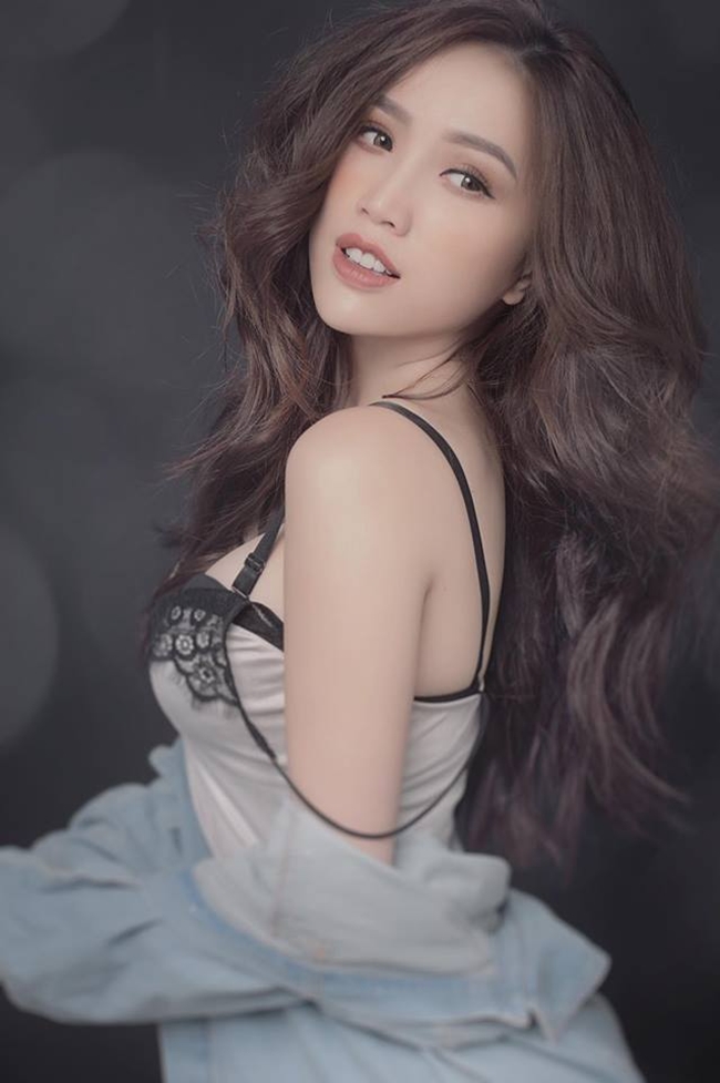 Ở tuổi 29, Bảo Thy rũ bỏ hình ảnh &#34;công chúa&#34; tuổi teen khi lột xác theo phong cách gợi cảm.