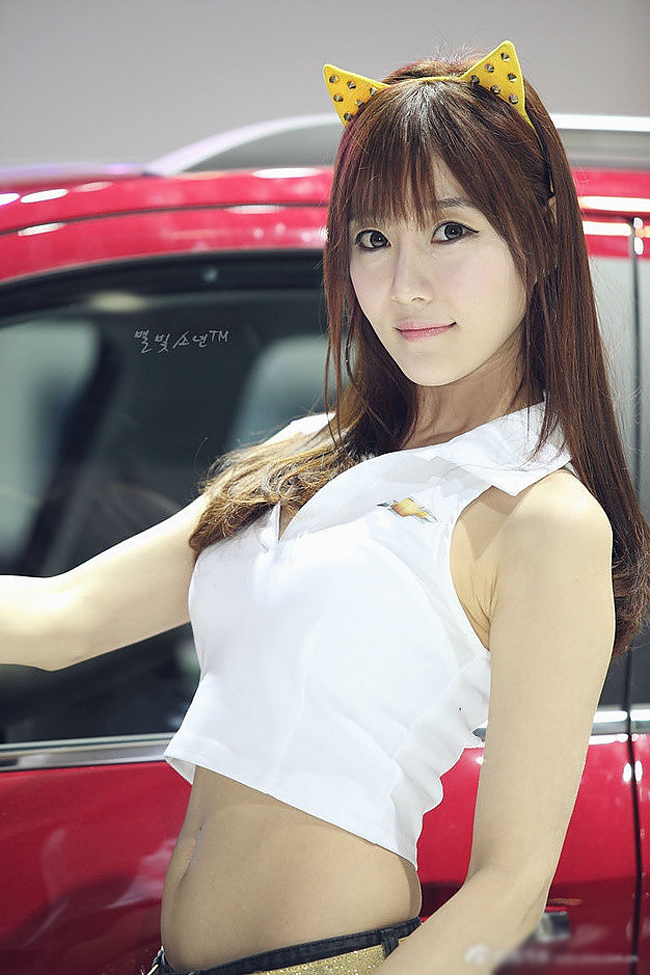 Trang phục thường khoe trọn vẹ đường cong cơ thể