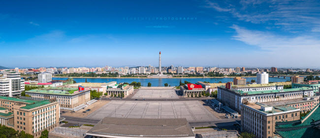 Tháp Juche và quảng trường Kim Il Sung.