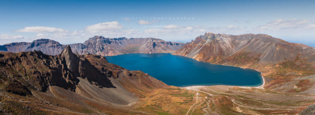 Hồ Thiên đường trên núi Paektu.