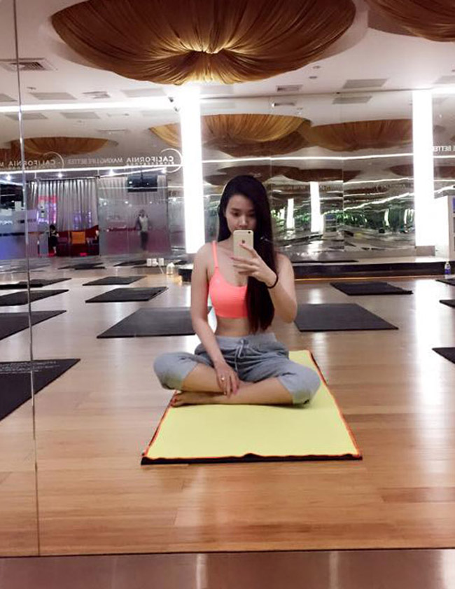 Midu có vẻ ngày càng “kín” trong việc khoe&nbsp;đường cong cơ thể.