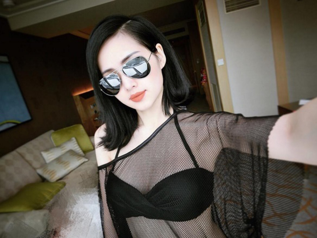 Tâm Tít dù không phải là người đẹp sở hữu đôi chân dài miên man, nhưng nữ ca sĩ, diễn viên, người mẫu vẫn được liệt vào danh sách những mỹ nhân gợi cảm và nổi tiếng nhất làng giải trí Việt.