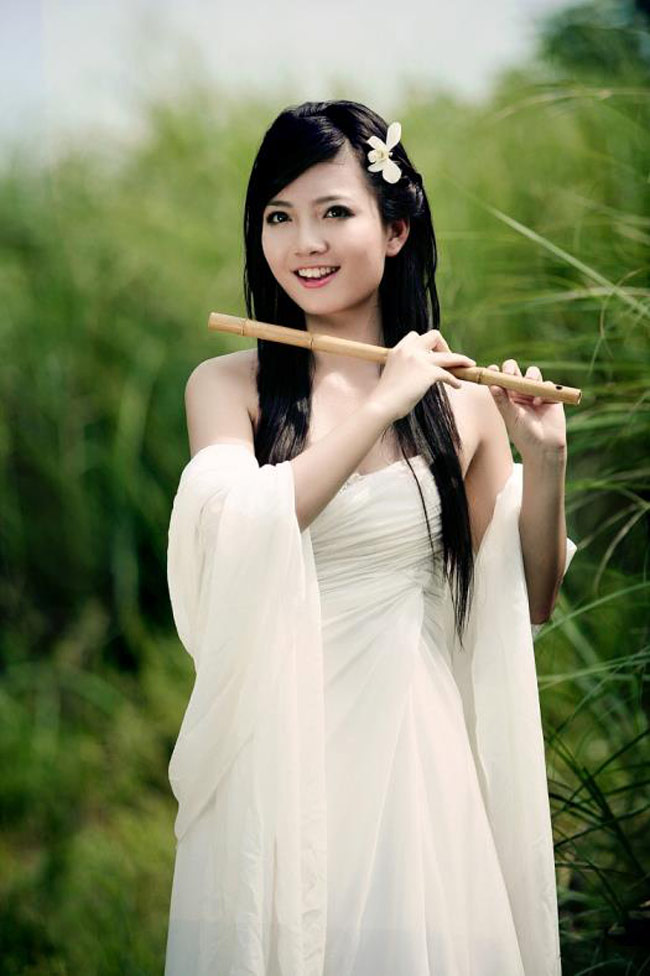 Trước đó, Phan Hồng Anh từng là Á khôi cuộc thi Imiss Thăng Long 2010, giải Nhất Hội thi &#34;Cô giáo tài năng duyên dáng 2015&#34;...&nbsp;