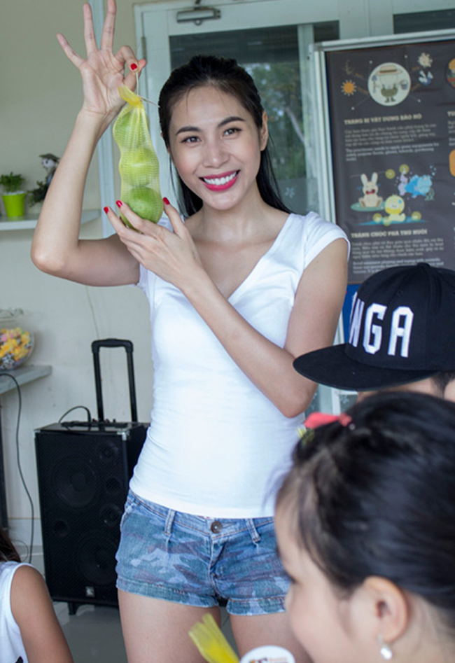 Thủy Tiên nhiều lần chia sẻ những hình ảnh&nbsp;ở nhà trên trang cá nhân và thu hút hàng chục nghìn lượt thích.