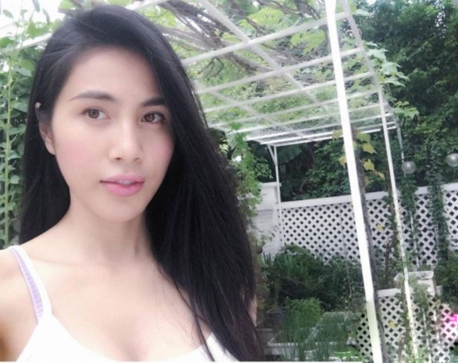 Thủy Tiên gợi cảm, hấp dẫn thế này thì Công Vinh không mê mới lạ.