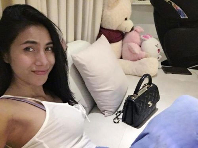 Nét giản dị nhưng vẫn gợi cảm của bà xã cựu danh thủ nổi tiếng.