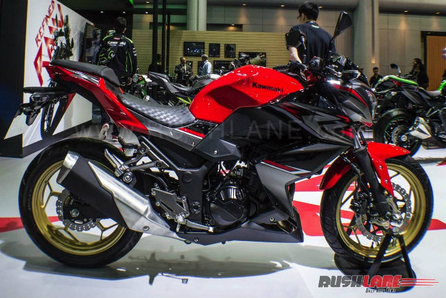 Kawasaki Z300 Special Edition với những nâng cấp về thẩm mỹ vừa được hãng xe hai bánh xứ mặt trời mọc trình làng tại Triển lãm xe Môtô ở Bangkok Thái Lan.