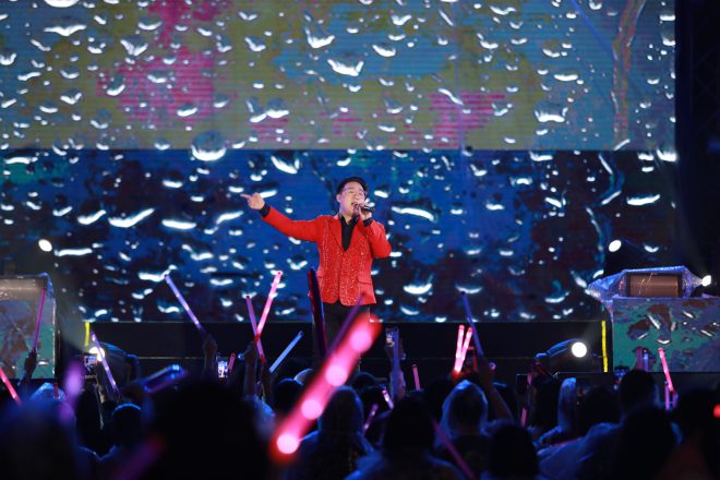 Angela Phương Trinh bất ngờ diện trang phục kín đáo đón năm mới tại Đà Nẵng - 7