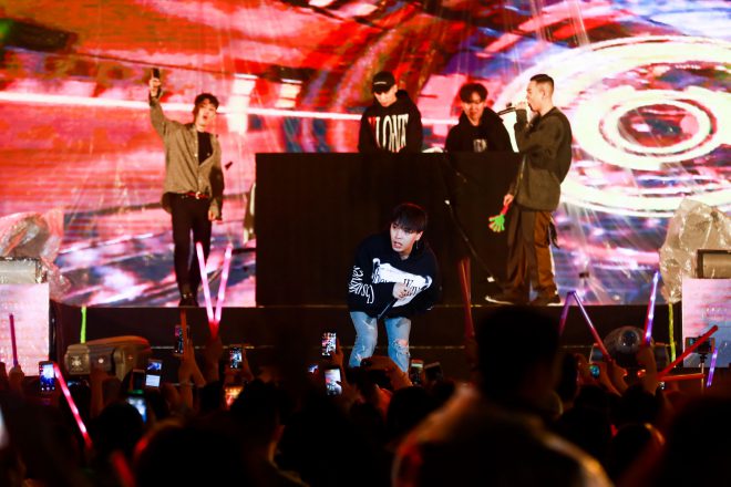 Angela Phương Trinh bất ngờ diện trang phục kín đáo đón năm mới tại Đà Nẵng - 5