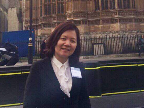 Bé trai bị mẹ đẻ, bố dượng đánh gãy xương đùi - 2