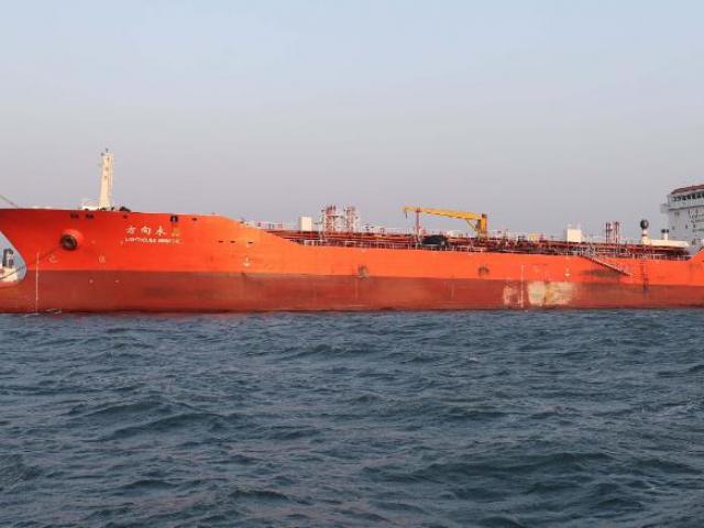 Thế giới - HQ bắt giữ tàu thứ 2 vận chuyển dầu cho Triều Tiên