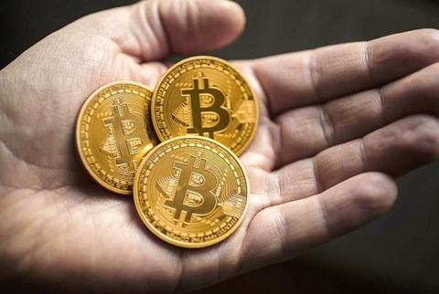 Từ hôm nay 1/1/2018 phát hành, sử dụng tiền ảo Bitcoin sẽ bị truy cứu hình sự - 1