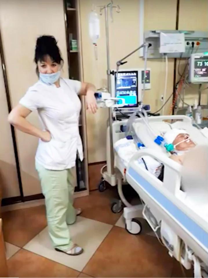 Nữ y tá Nga chơi đùa với nội tạng bệnh nhân gây phẫn nộ - 1