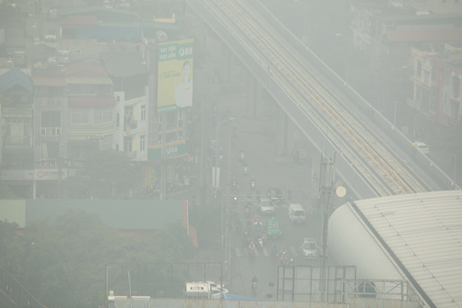 Hà Nội: Xe chạy phải bật đèn giữa ban ngày - 3