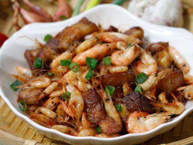 Ẩm thực - Tôm rang thịt ba chỉ giản dị mà trôi cơm ngày mưa phùn