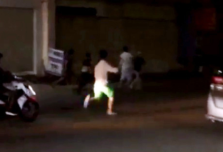 Lớn tiếng trong tiệm massage, thanh niên nhận cái kết đắng - 1