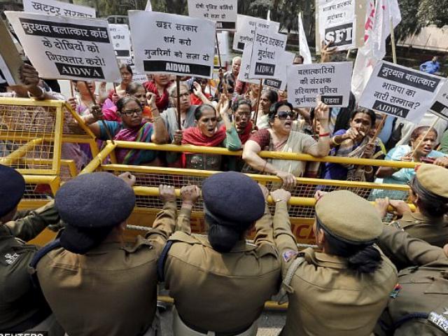 Thế giới - Vụ bé gái bị hãm hiếp đến sinh con ở Ấn Độ: Bất ngờ lệnh của tòa án