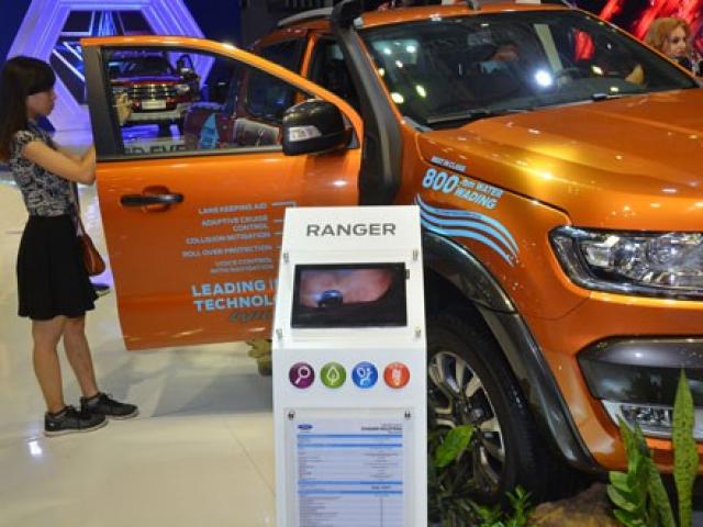 Thị trường - Tiêu dùng - Ô tô nhập khan hiếm, giá không giảm